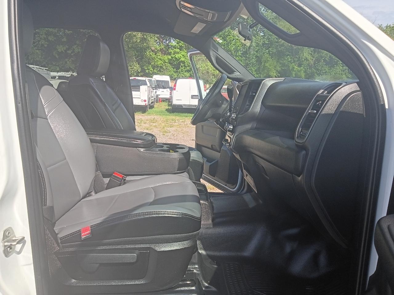 RAM 3500 Tradesman Crew Cab 4WD DRW 2024