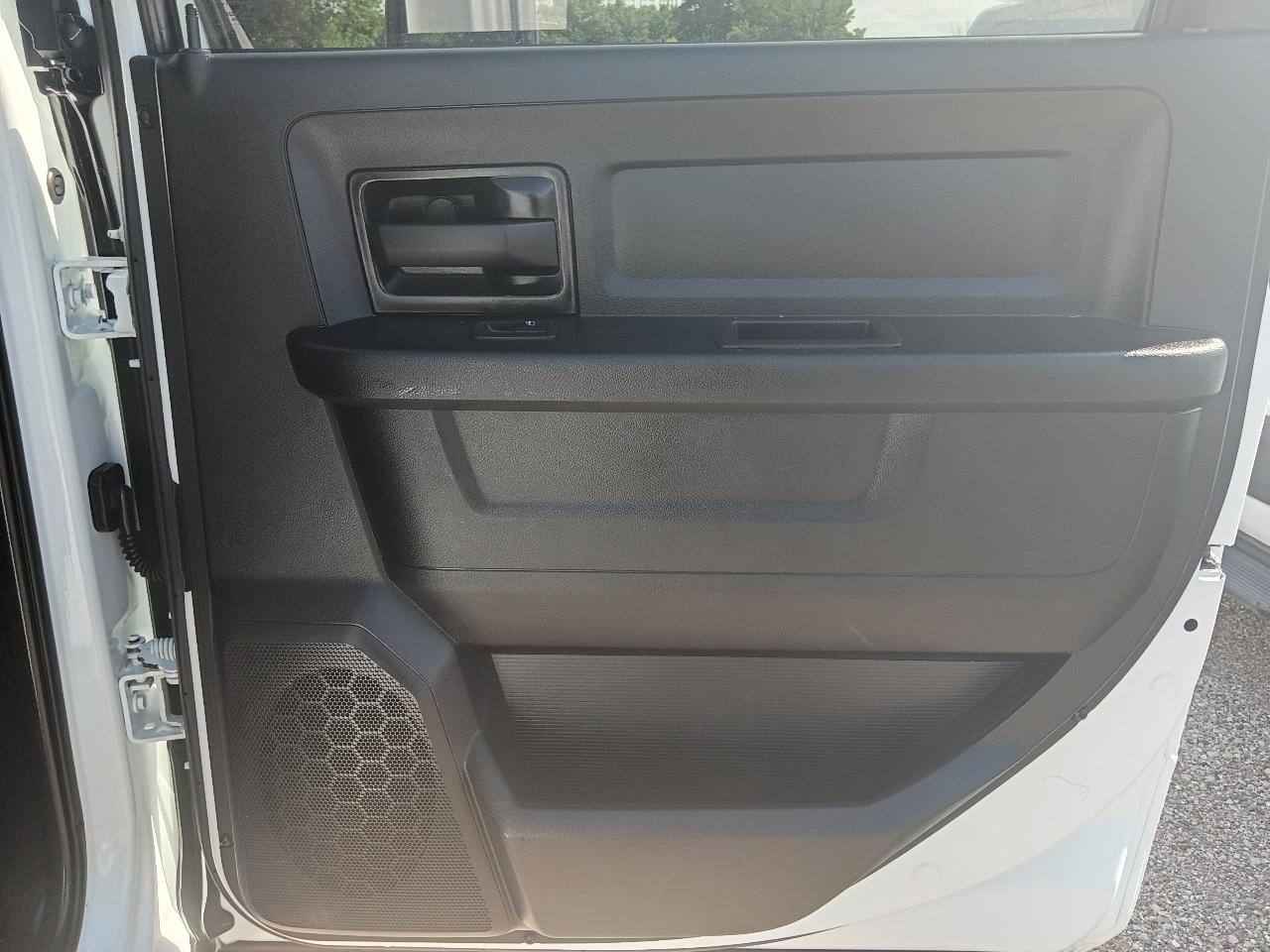 RAM 3500 Tradesman Crew Cab 4WD DRW 2024