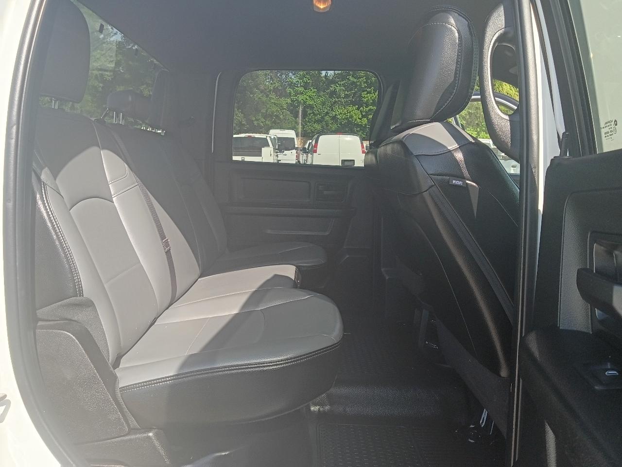 RAM 3500 Tradesman Crew Cab 4WD DRW 2024