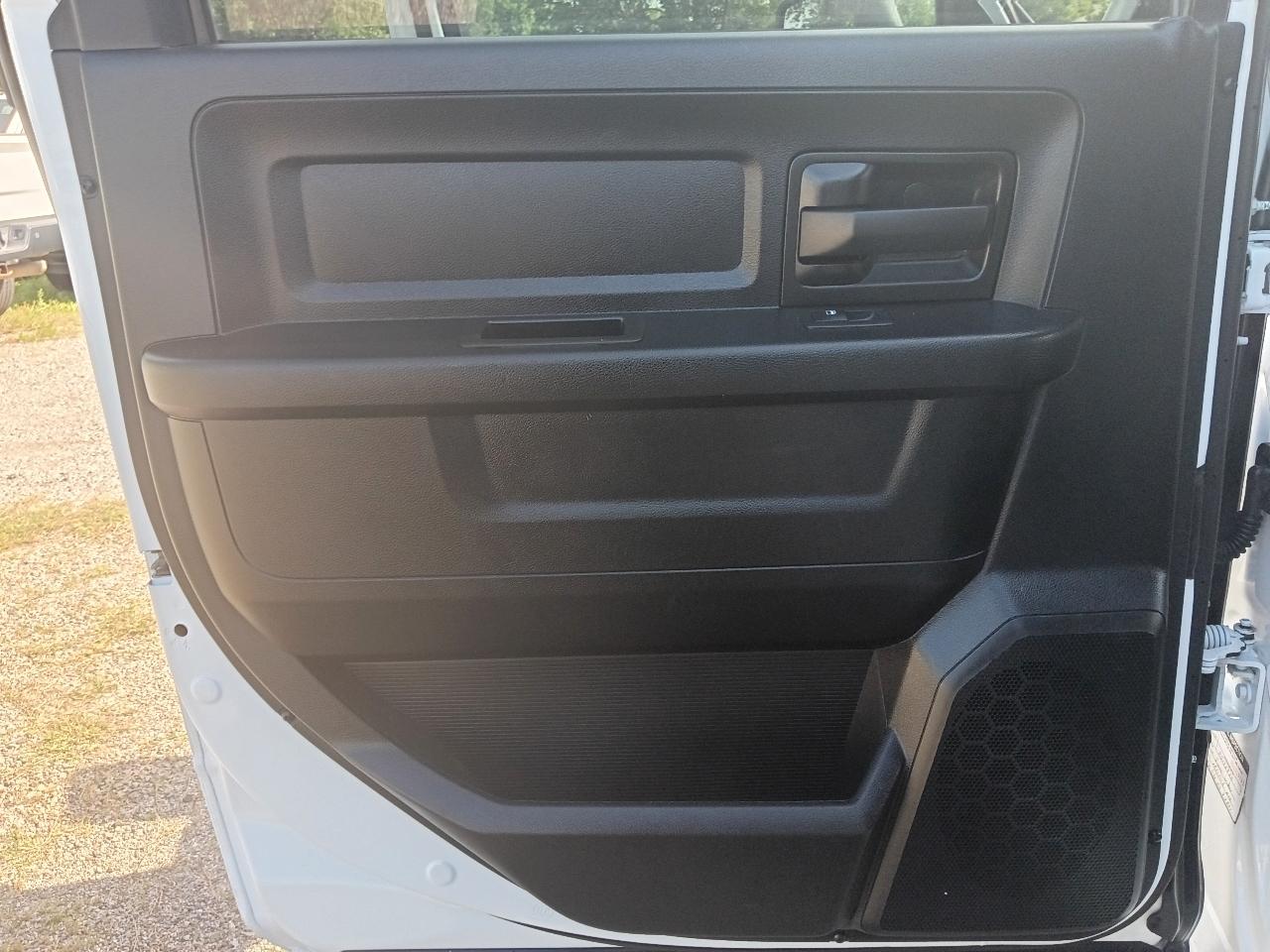 RAM 3500 Tradesman Crew Cab 4WD DRW 2024