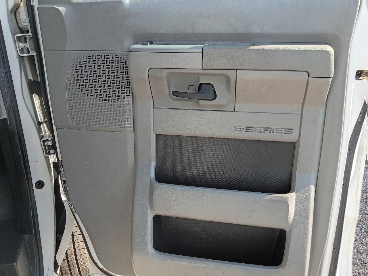 Ford Econoline E-250 2013