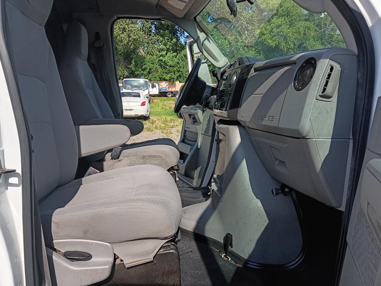 Ford Econoline E-250 2013