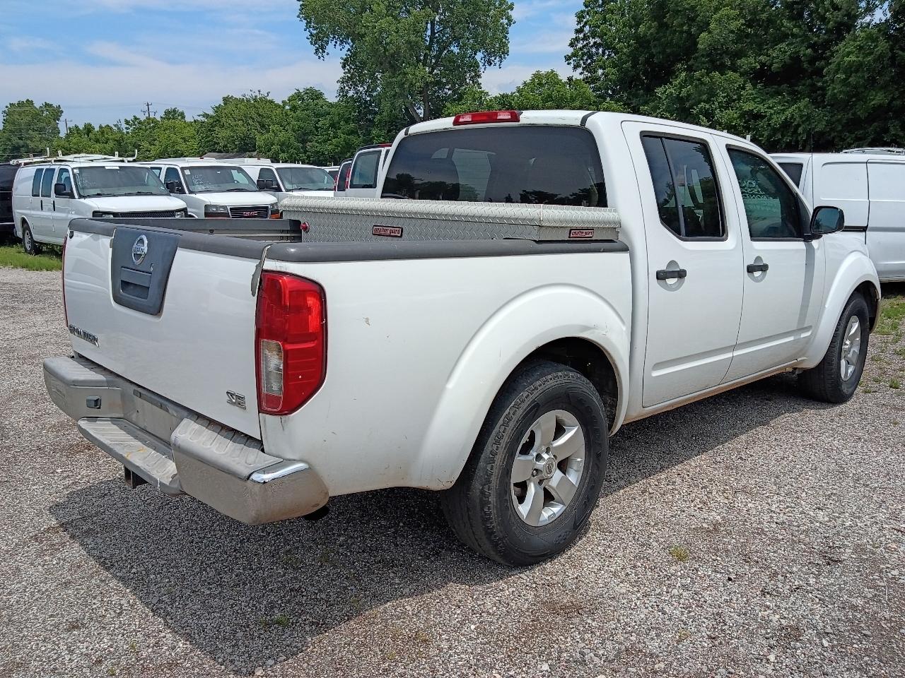 Nissan Frontier LE Crew Cab 2WD 2010