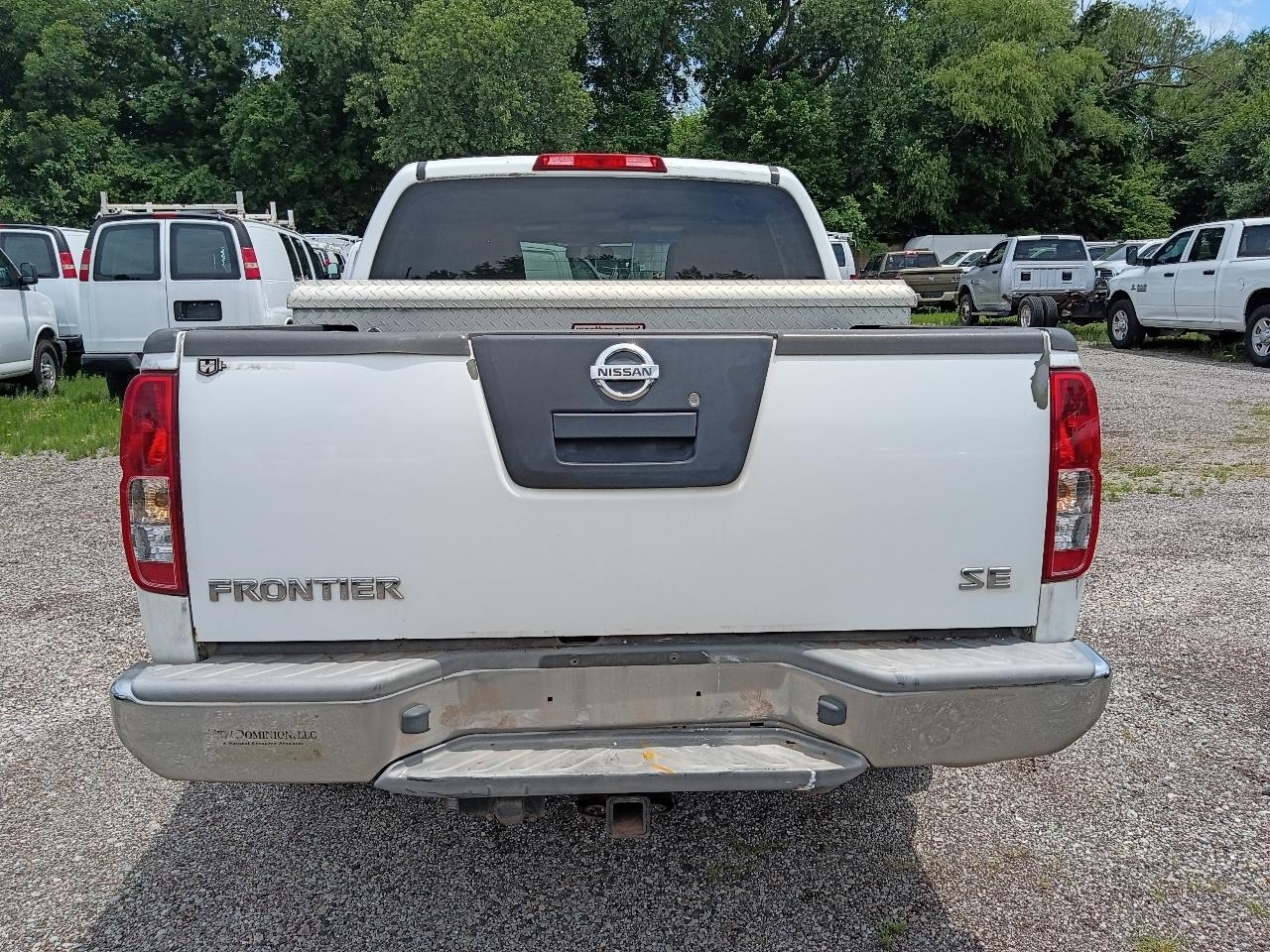 Nissan Frontier LE Crew Cab 2WD 2010