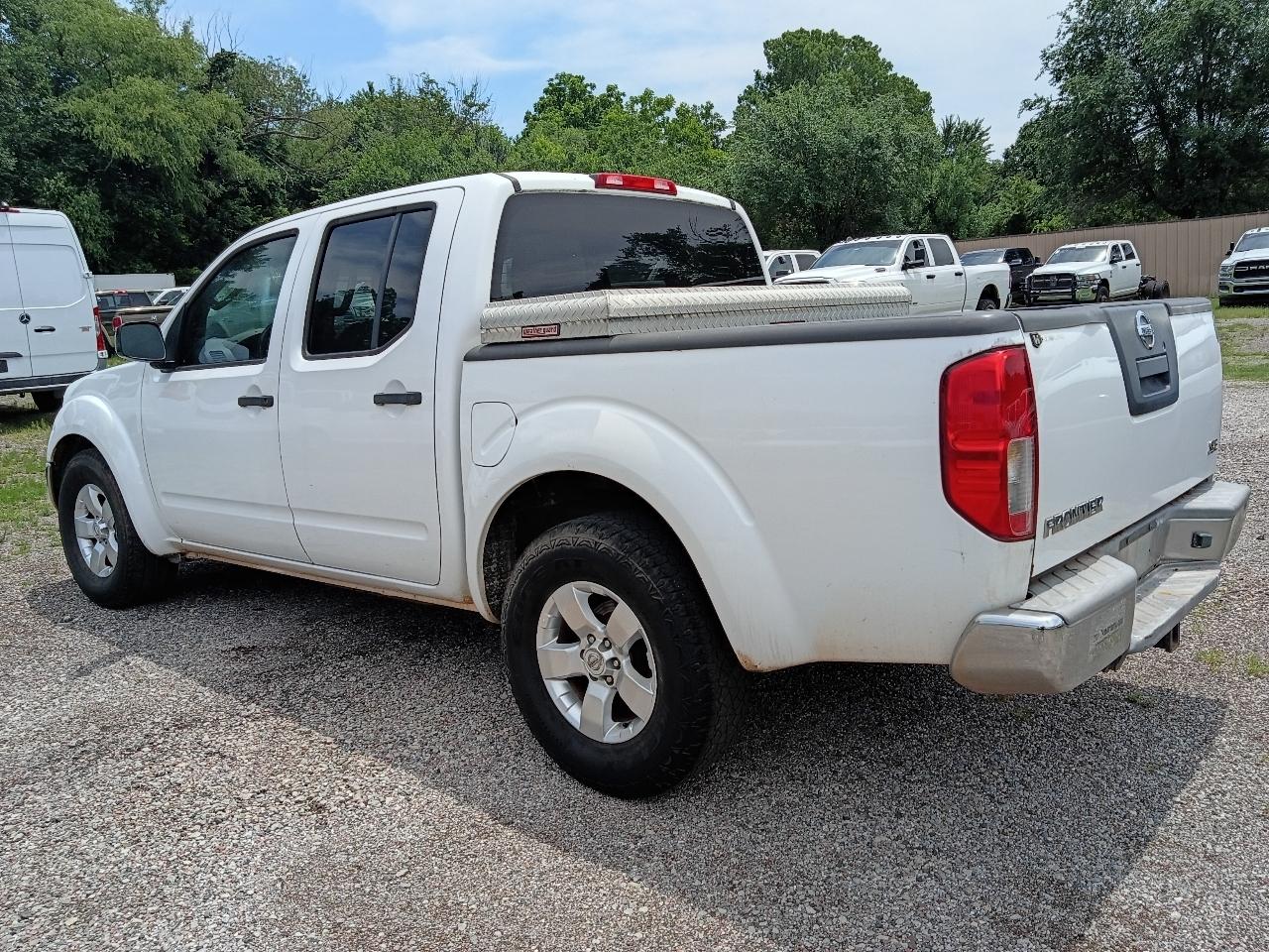 Nissan Frontier LE Crew Cab 2WD 2010