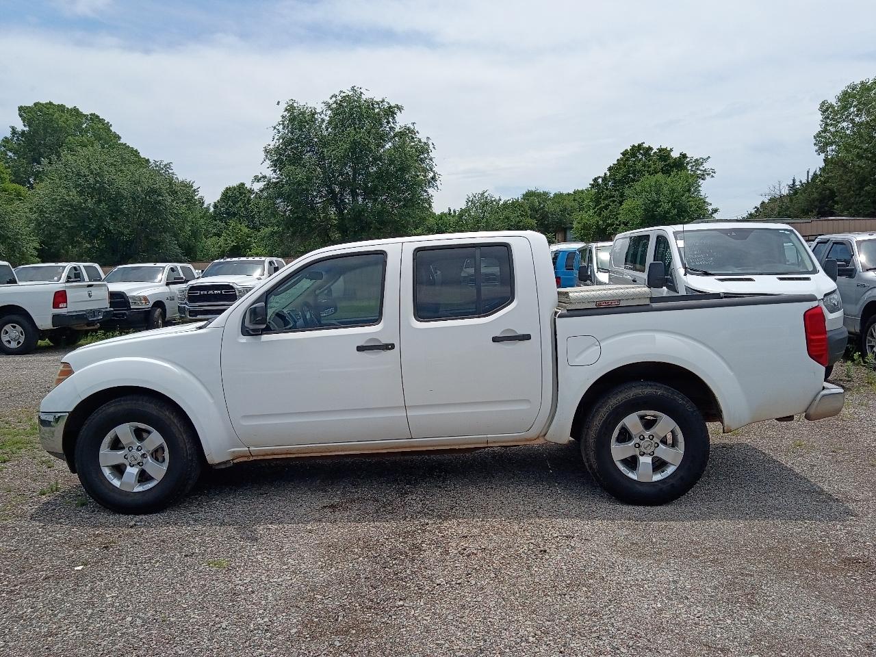 Nissan Frontier LE Crew Cab 2WD 2010