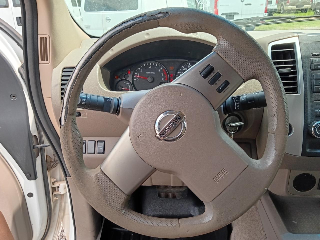 Nissan Frontier LE Crew Cab 2WD 2010