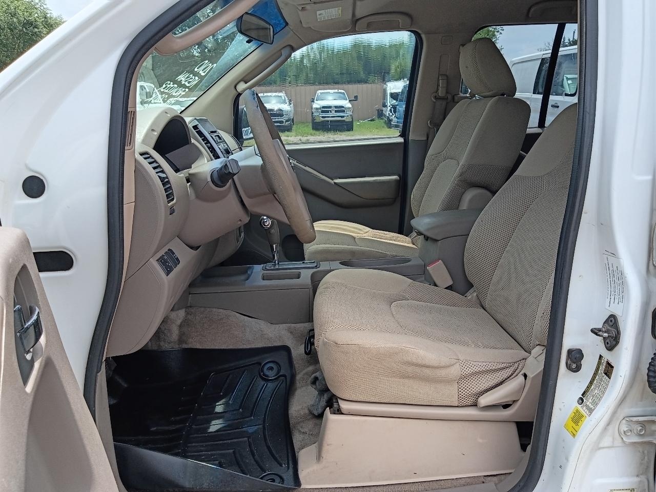 Nissan Frontier LE Crew Cab 2WD 2010