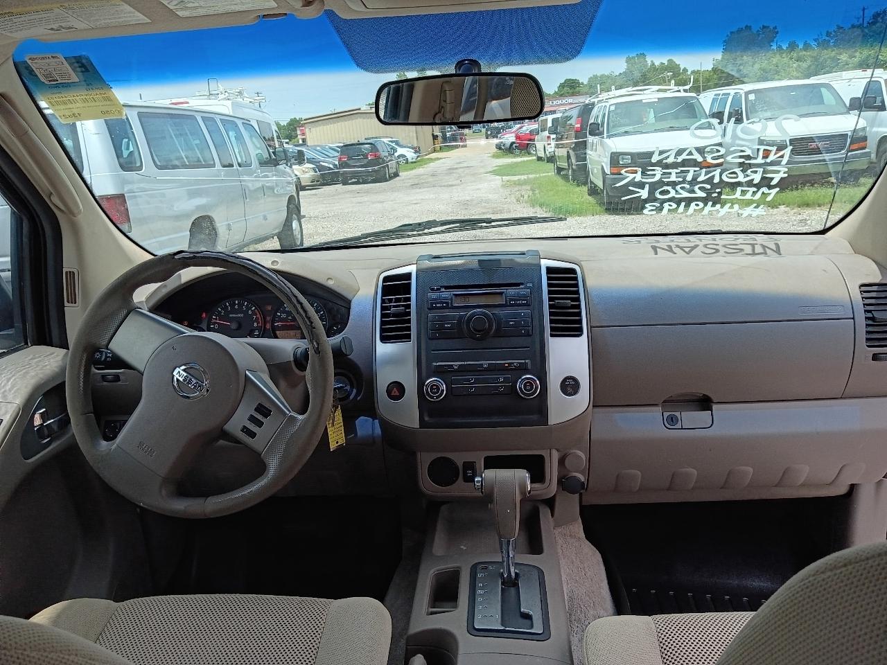 Nissan Frontier LE Crew Cab 2WD 2010