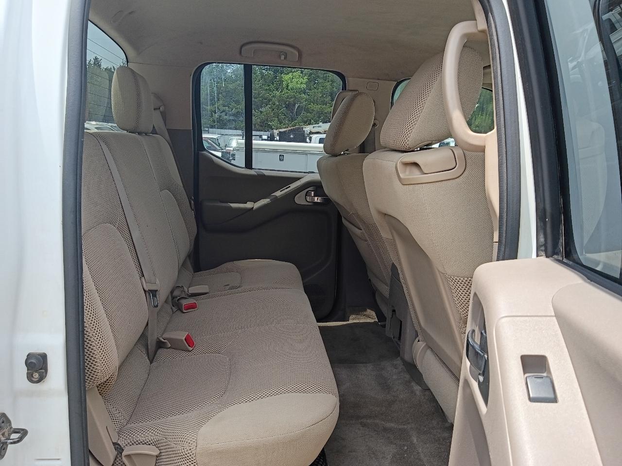 Nissan Frontier LE Crew Cab 2WD 2010
