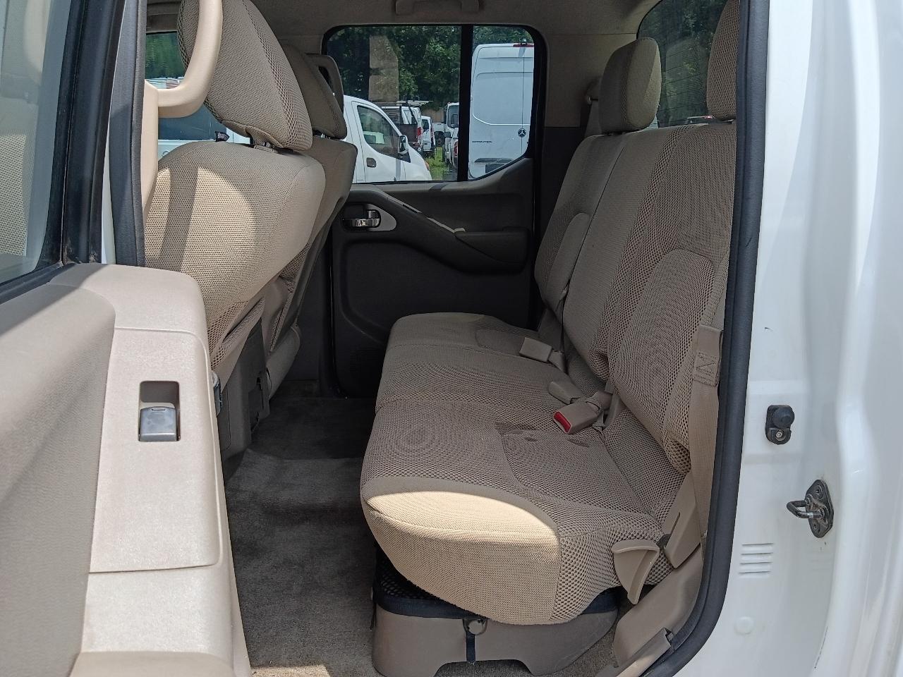 Nissan Frontier LE Crew Cab 2WD 2010