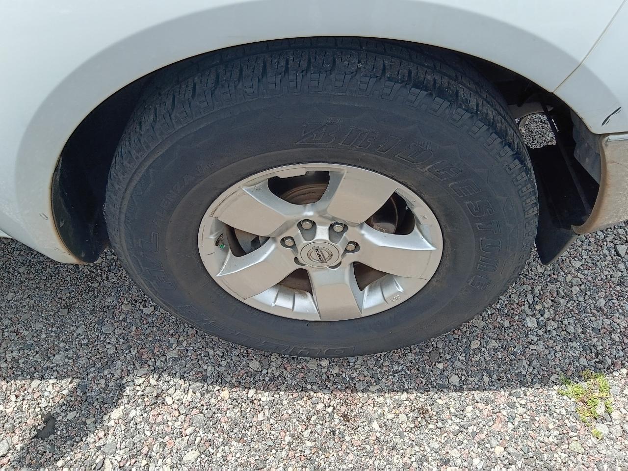 Nissan Frontier LE Crew Cab 2WD 2010