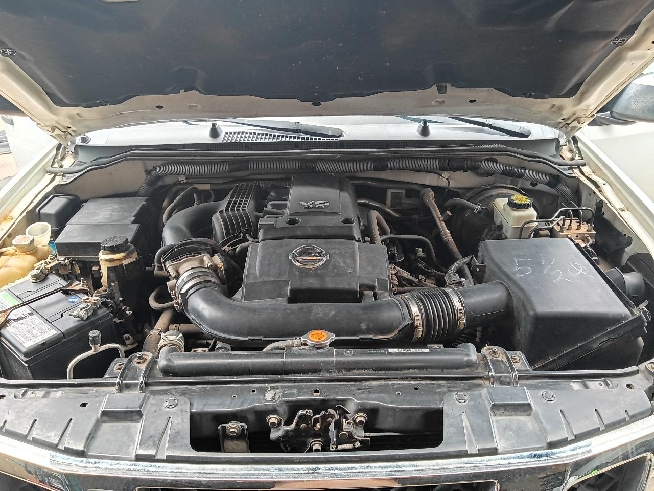 Nissan Frontier LE Crew Cab 2WD 2010
