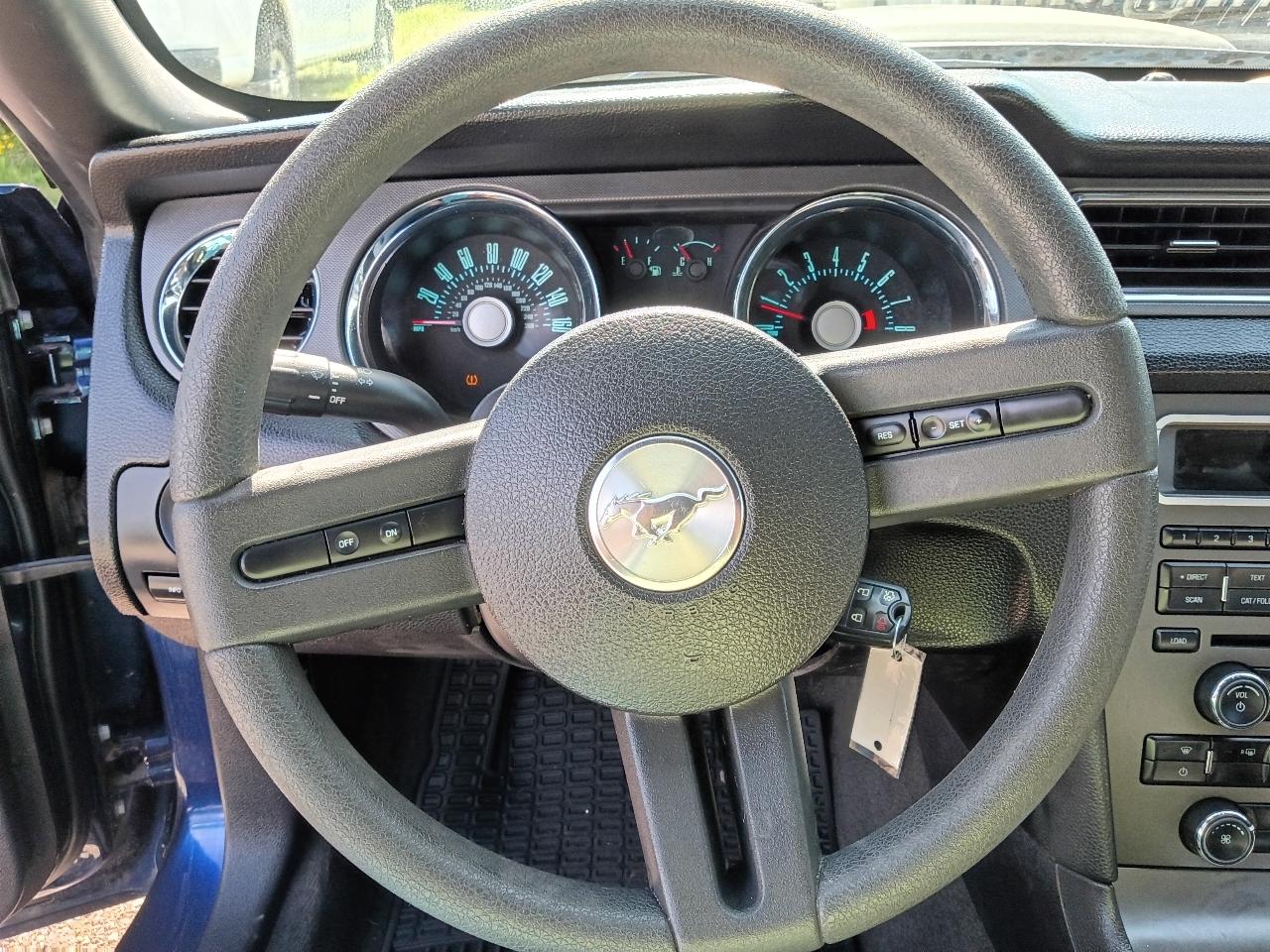 Ford Mustang V6 Coupe 2012