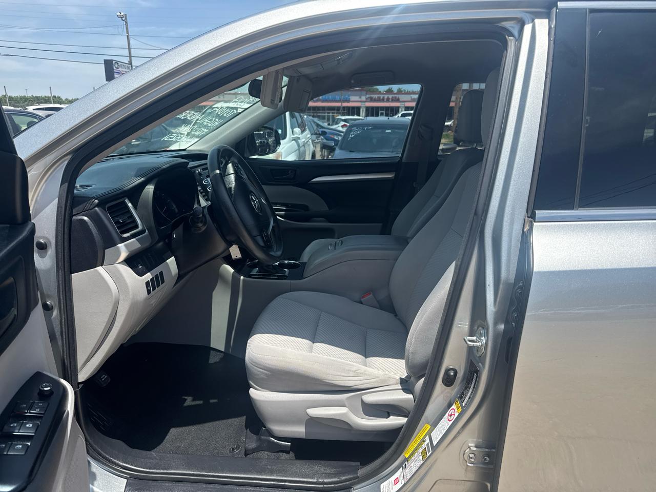Toyota Highlander LE FWD I4 2017