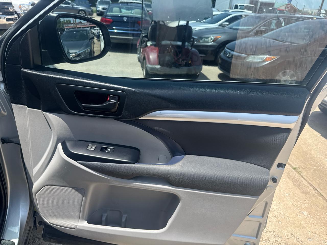 Toyota Highlander LE FWD I4 2017