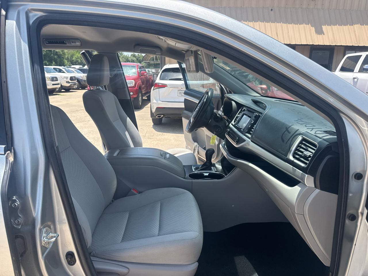 Toyota Highlander LE FWD I4 2017