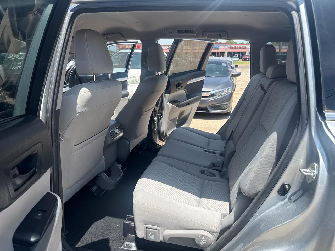Toyota Highlander LE FWD I4 2017
