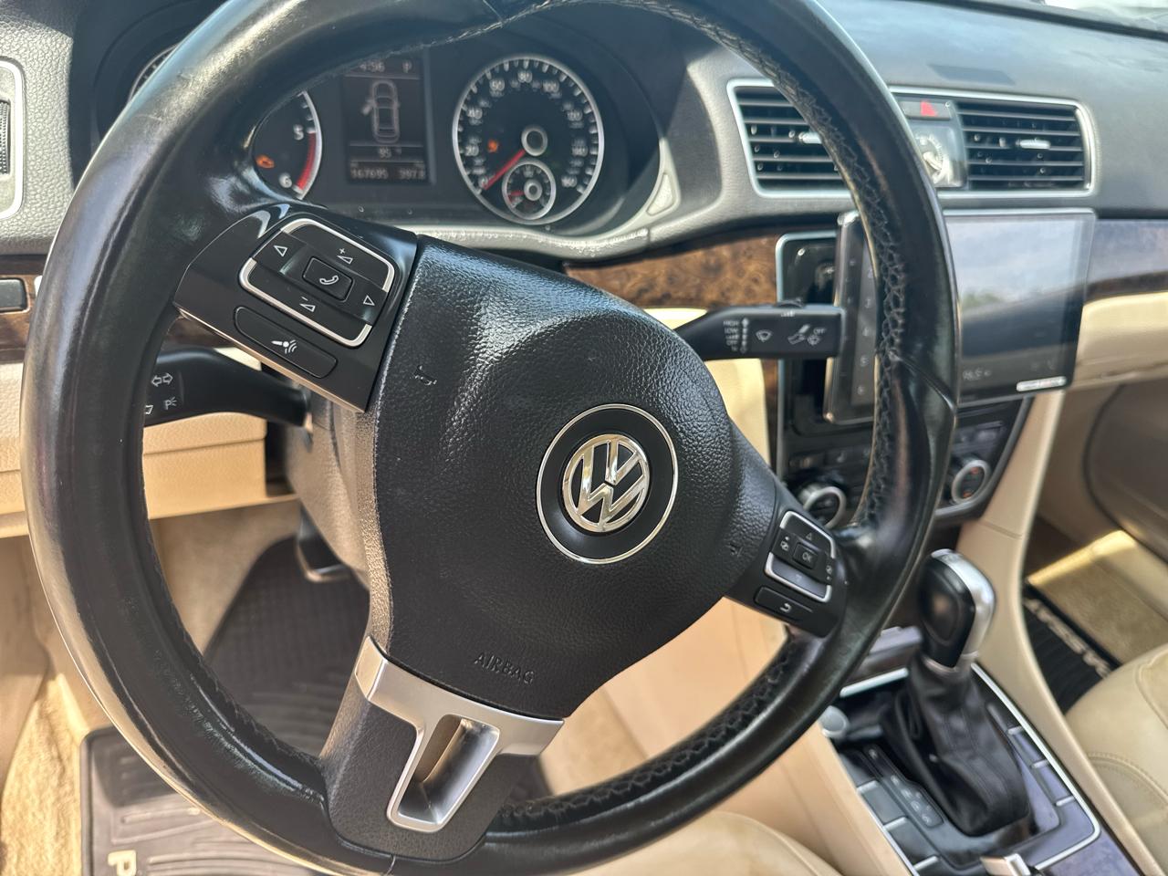 Volkswagen Passat 2.0L TDI SE AT 2014