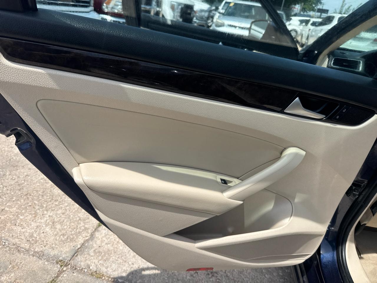 Volkswagen Passat 2.0L TDI SE AT 2014