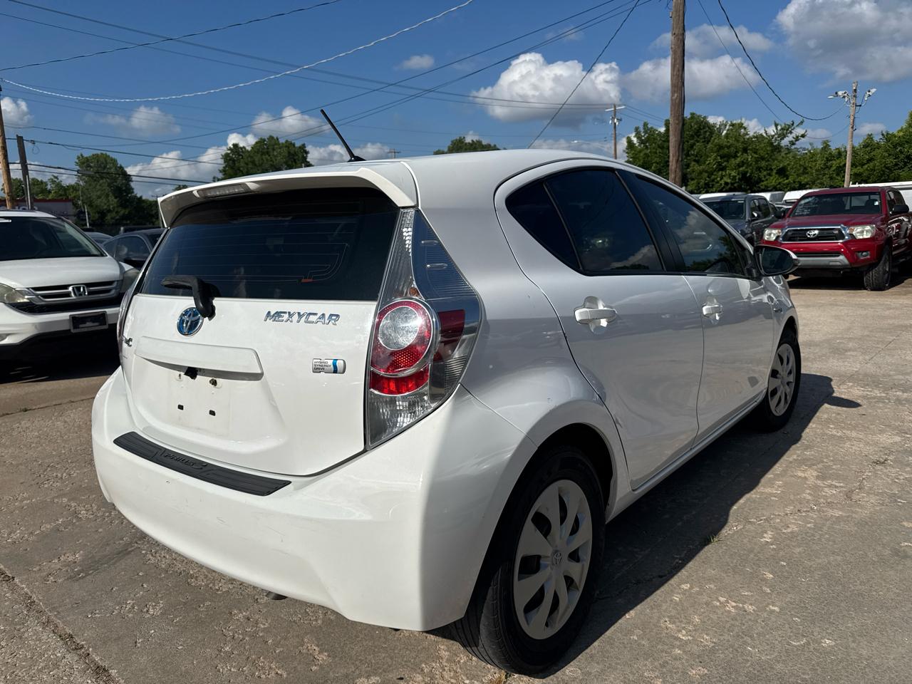 Toyota Prius c One 2013