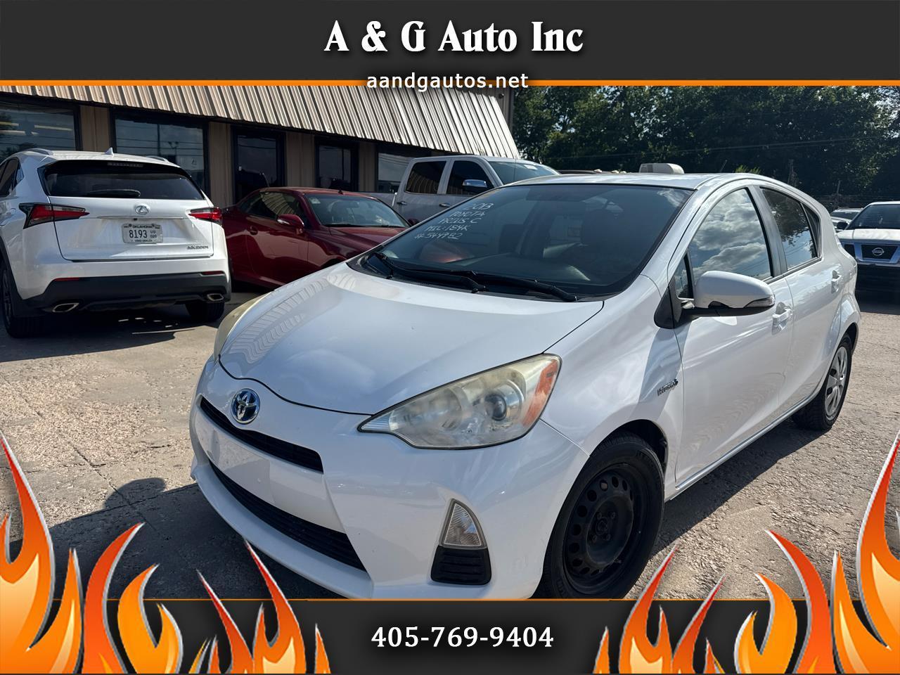2013 Toyota Prius c Two's photo