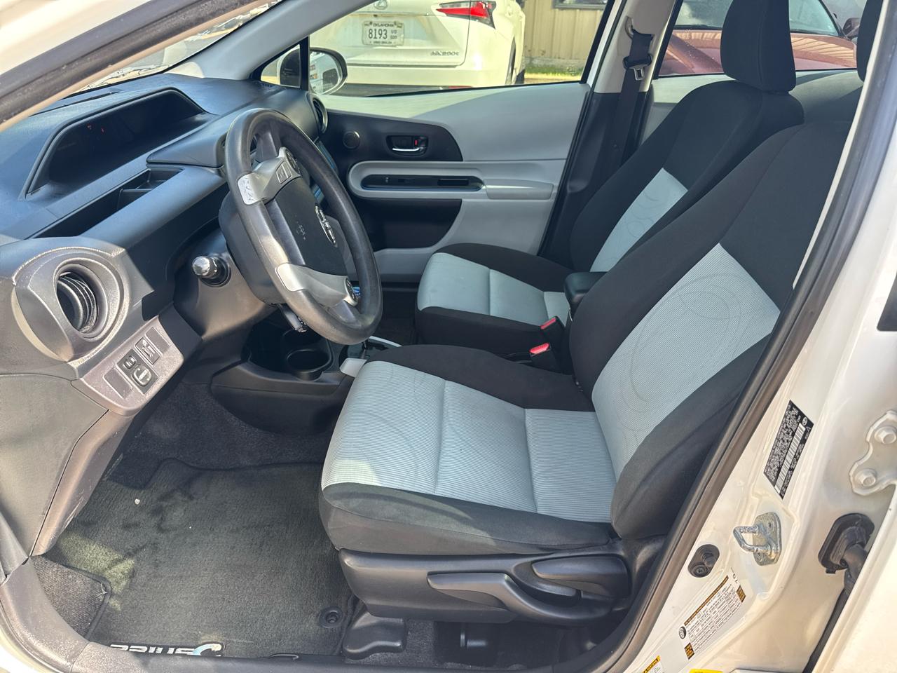 Toyota Prius c One 2013