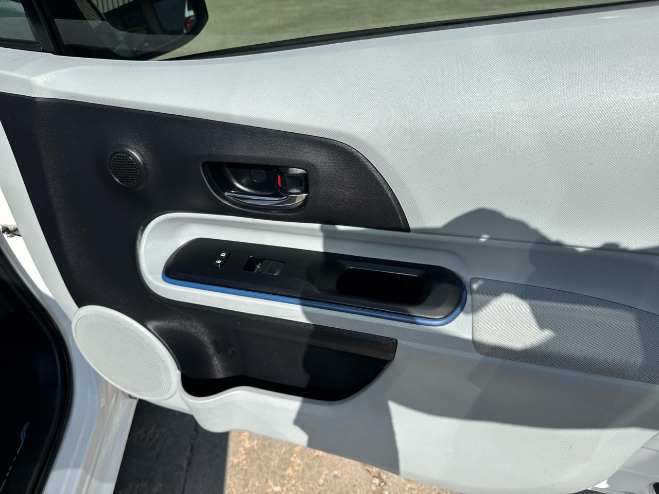 Toyota Prius c One 2013