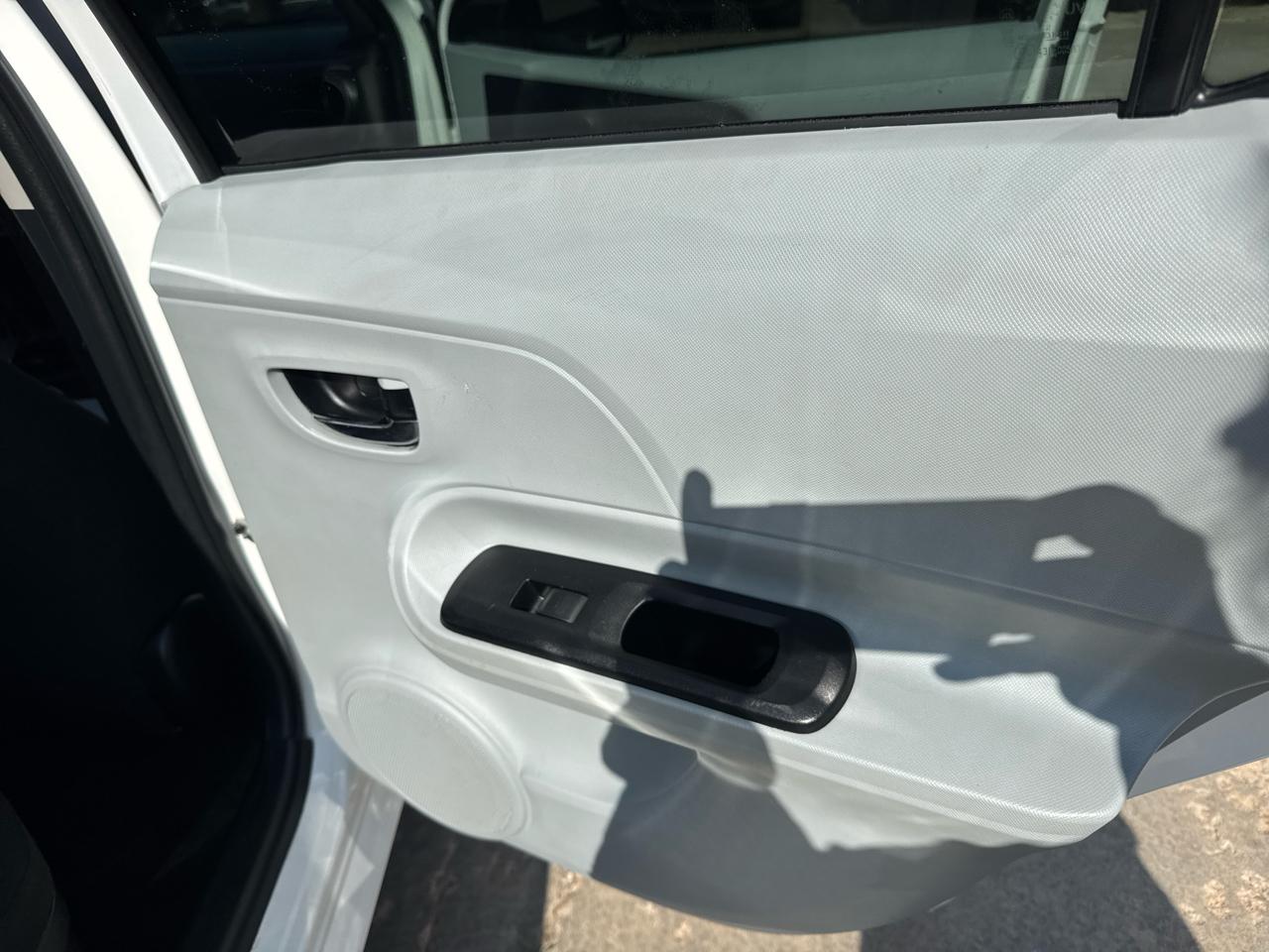 Toyota Prius c One 2013