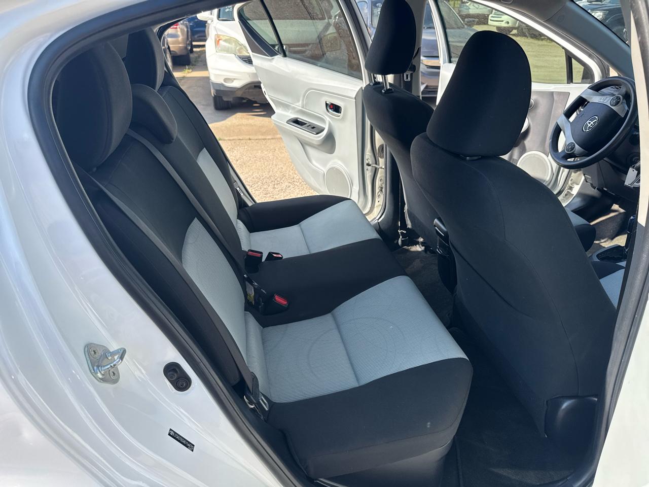 Toyota Prius c One 2013