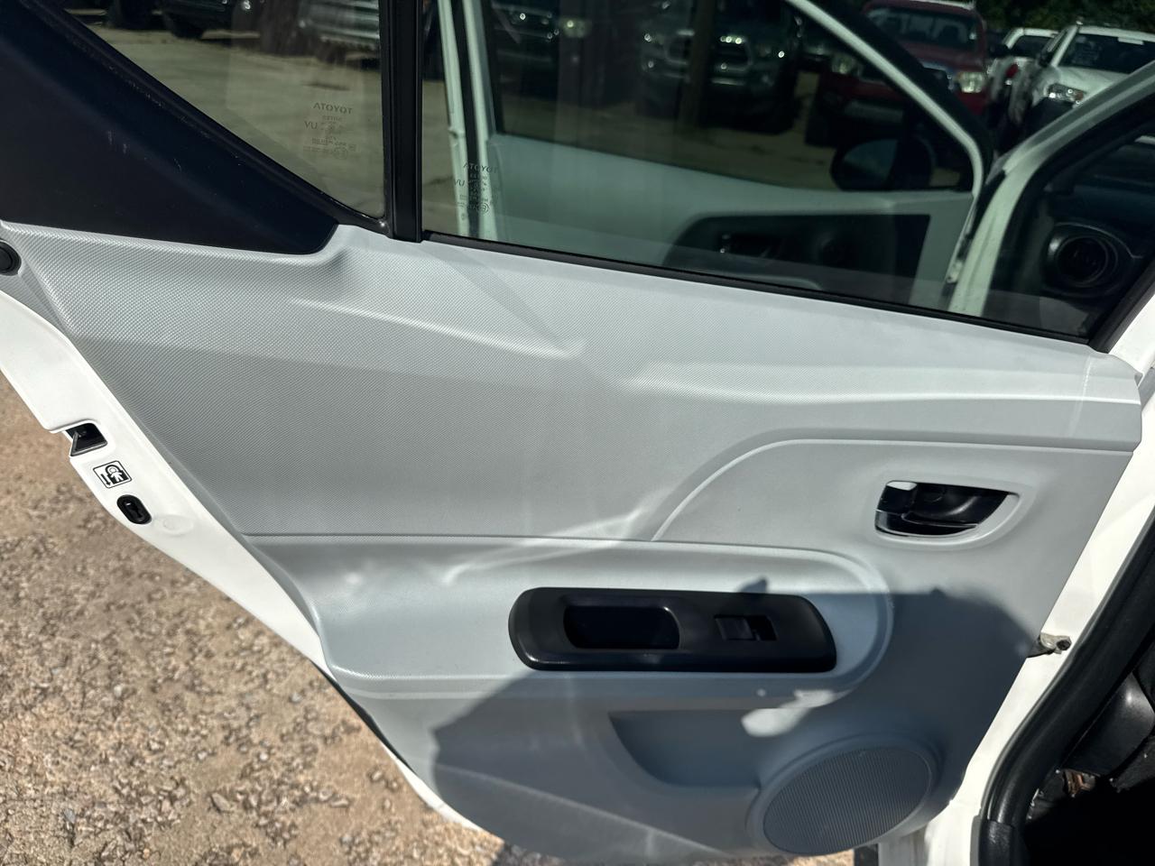 Toyota Prius c One 2013