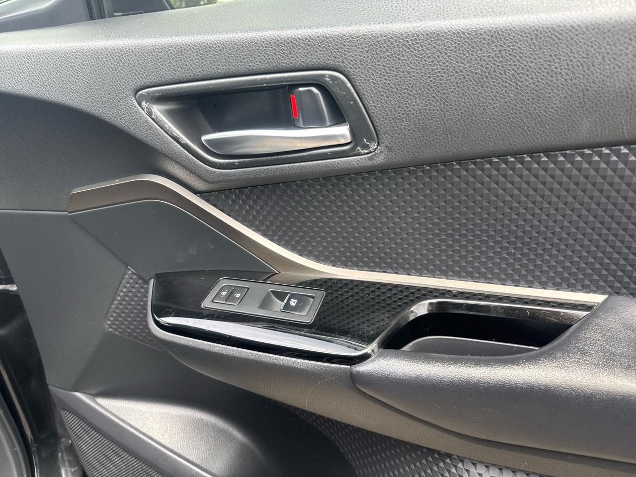 Toyota C-HR LE 2019