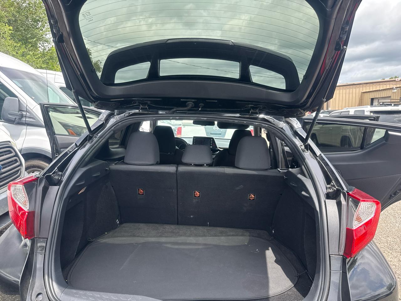 Toyota C-HR LE 2019