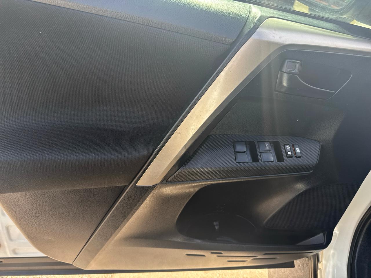 Toyota RAV4 LE FWD 2015