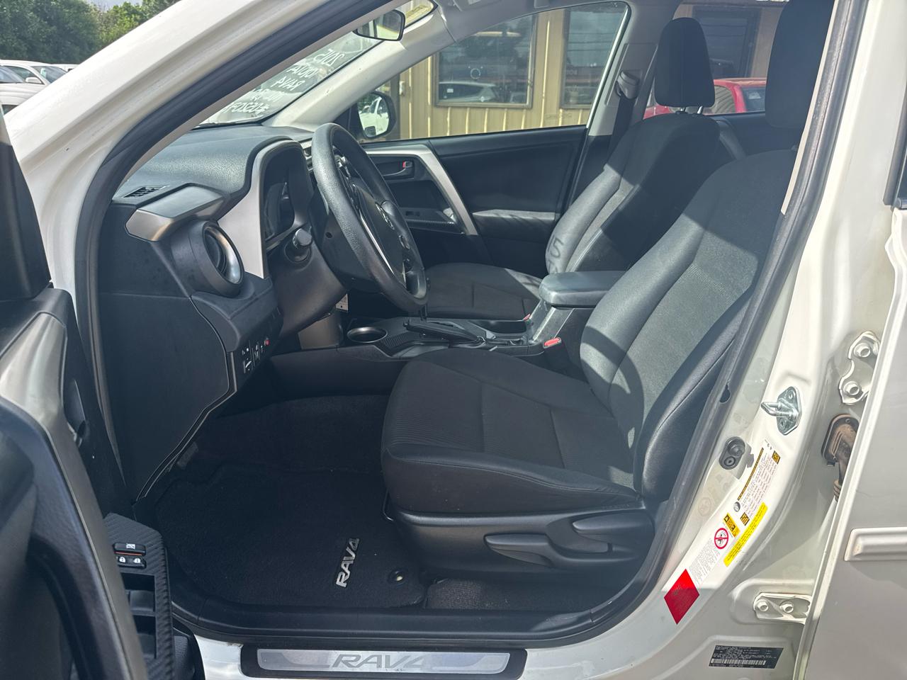 Toyota RAV4 LE FWD 2015