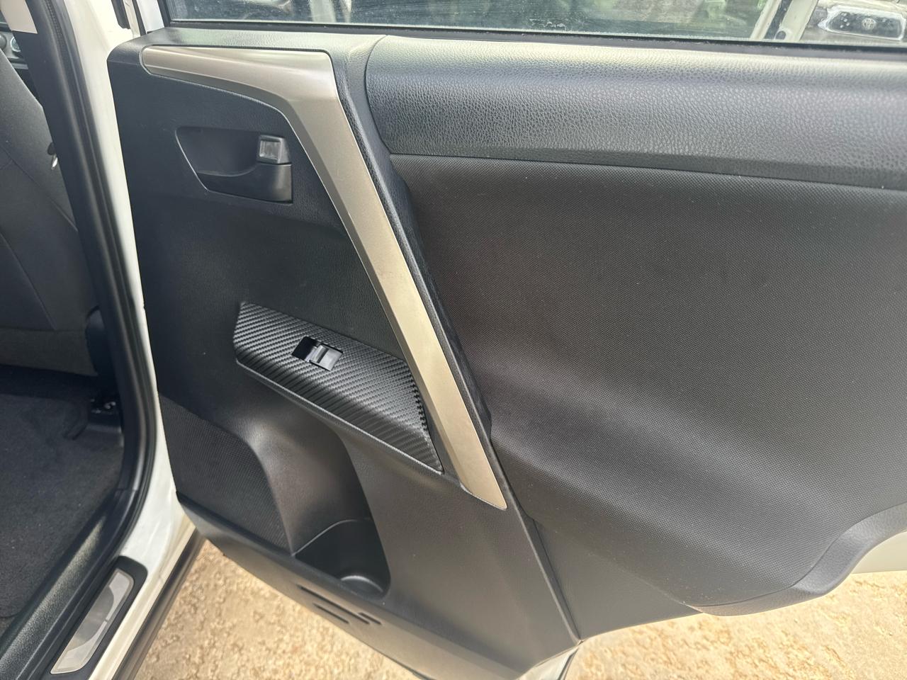 Toyota RAV4 LE FWD 2015