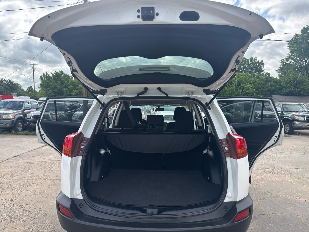 Toyota RAV4 LE FWD 2015