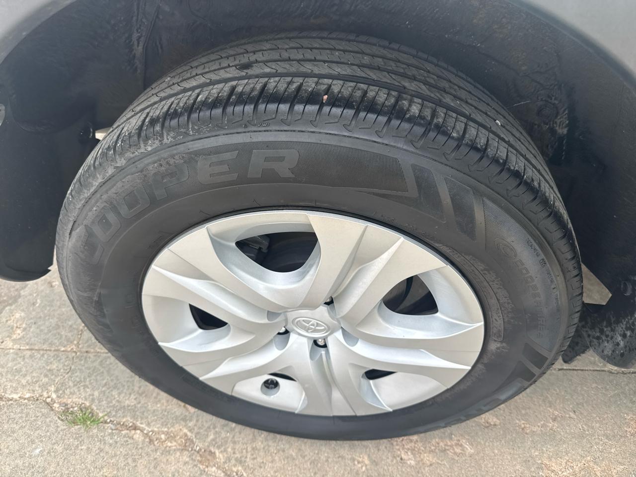 Toyota RAV4 LE FWD 2015