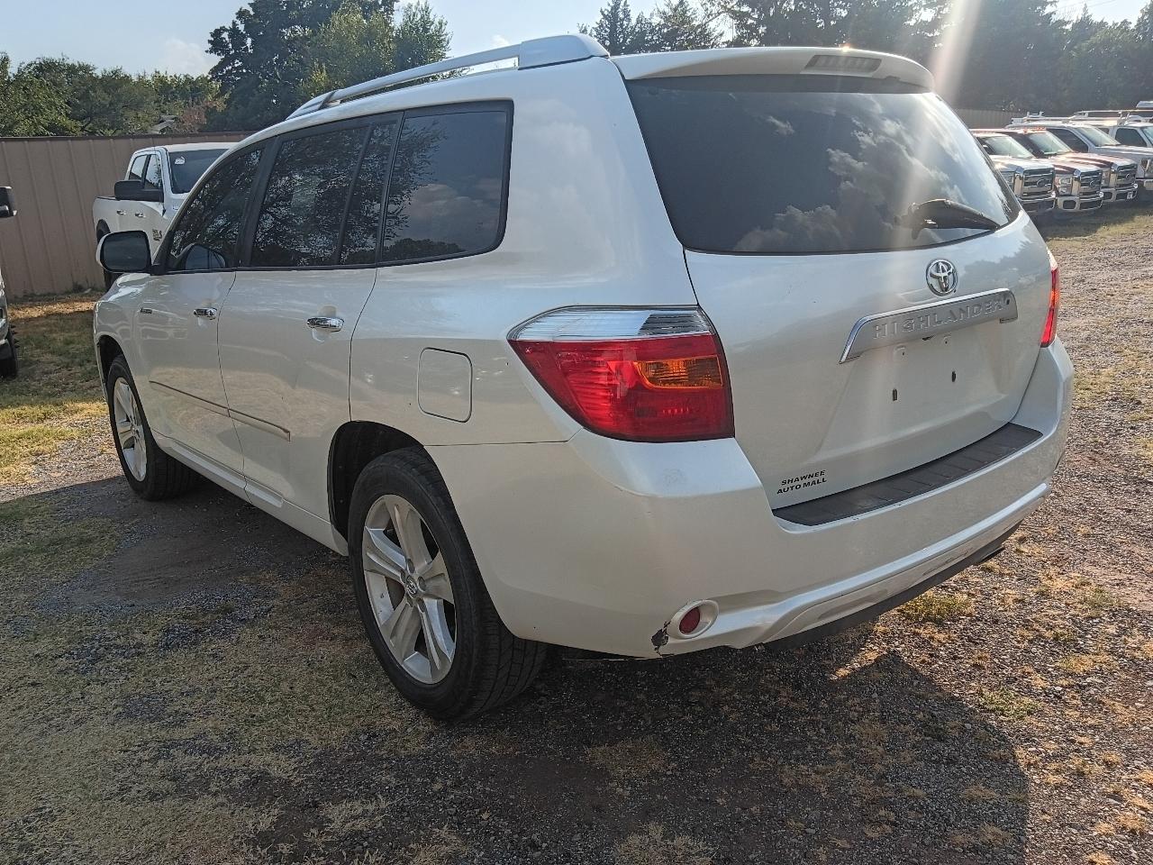 Toyota Highlander Limited 2WD 2010