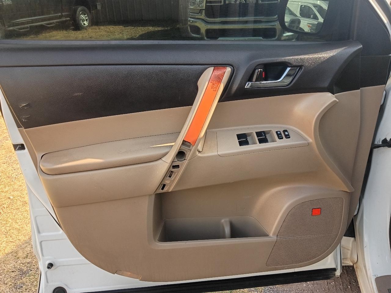 Toyota Highlander Limited 2WD 2010