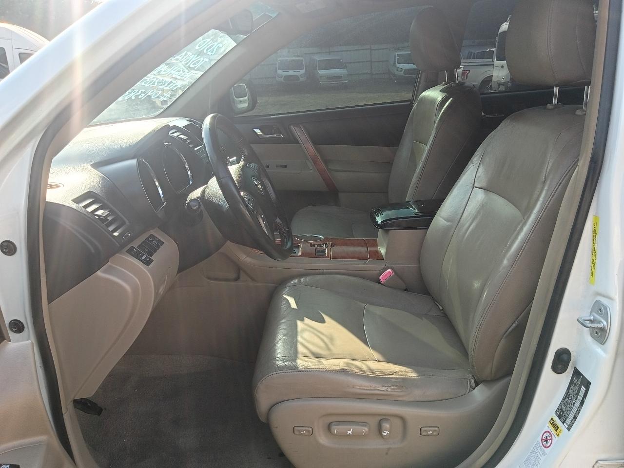 Toyota Highlander Limited 2WD 2010