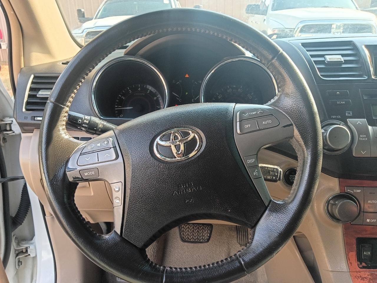 Toyota Highlander Limited 2WD 2010