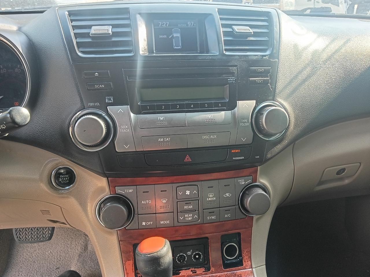 Toyota Highlander Limited 2WD 2010