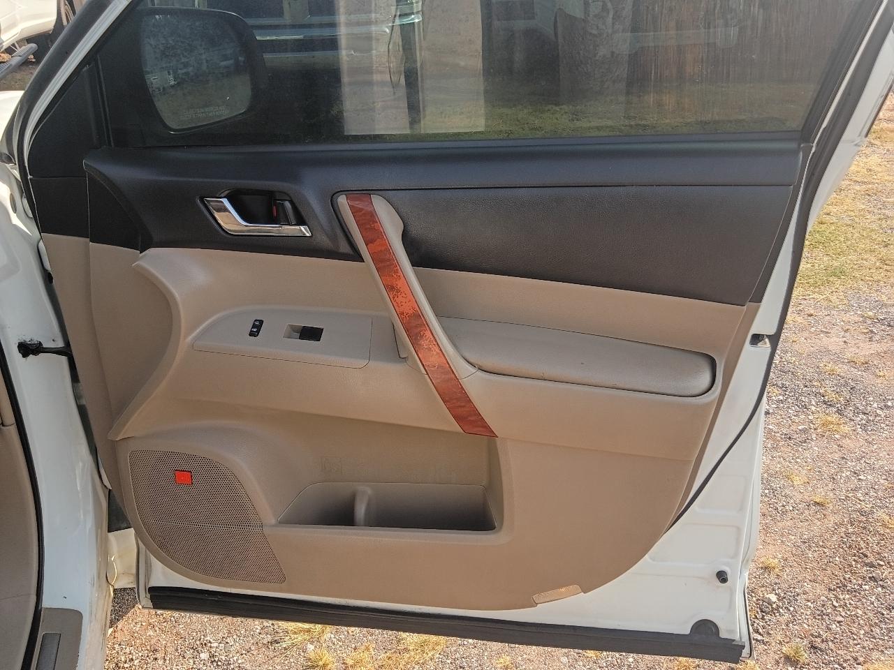 Toyota Highlander Limited 2WD 2010