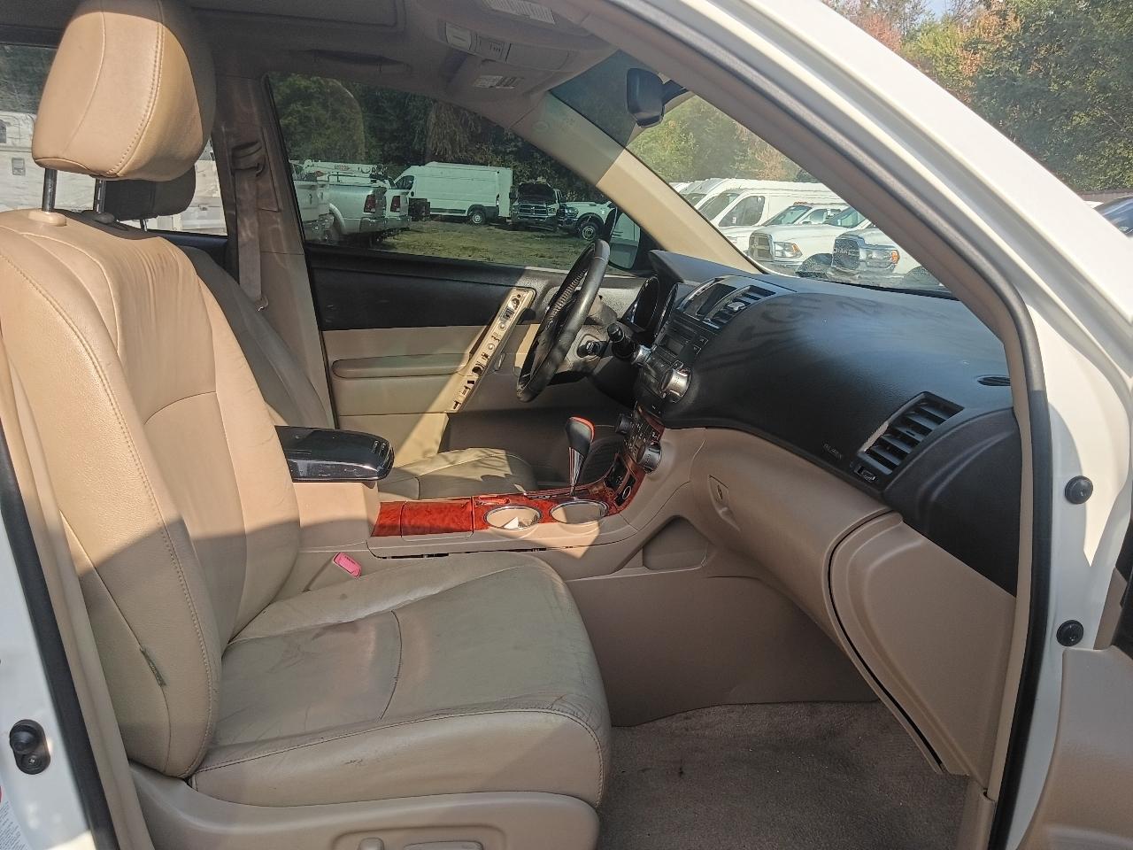 Toyota Highlander Limited 2WD 2010