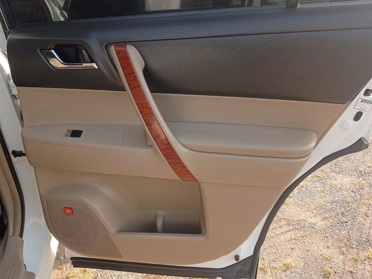 Toyota Highlander Limited 2WD 2010
