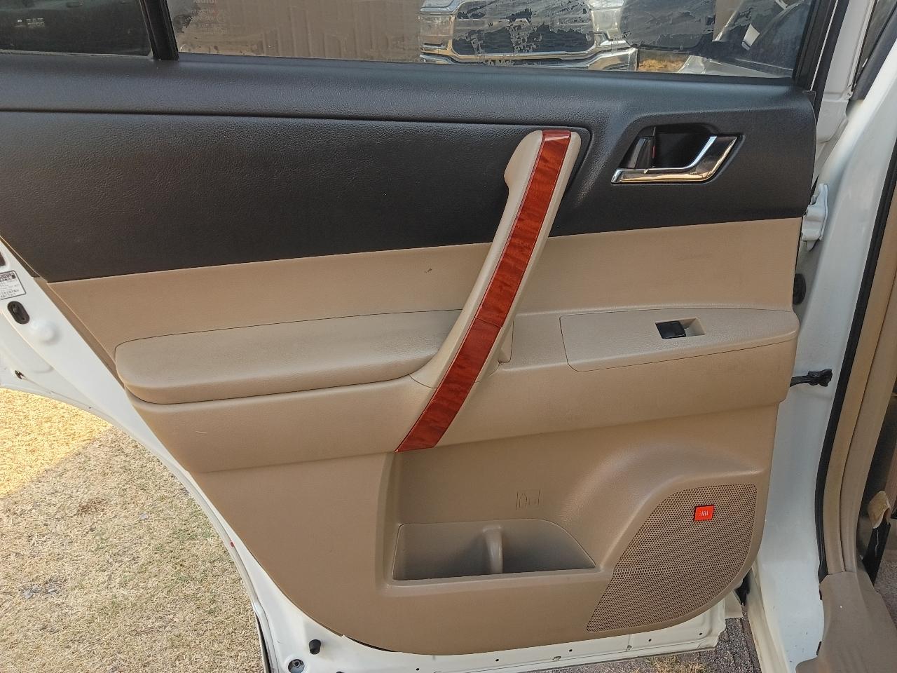 Toyota Highlander Limited 2WD 2010