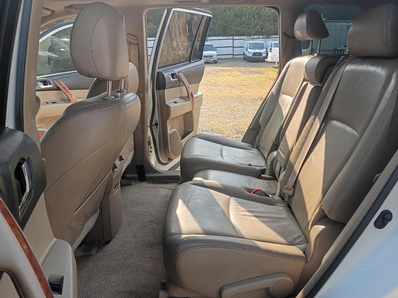 Toyota Highlander Limited 2WD 2010