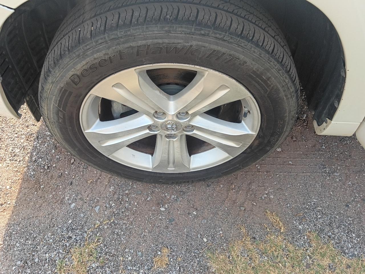 Toyota Highlander Limited 2WD 2010