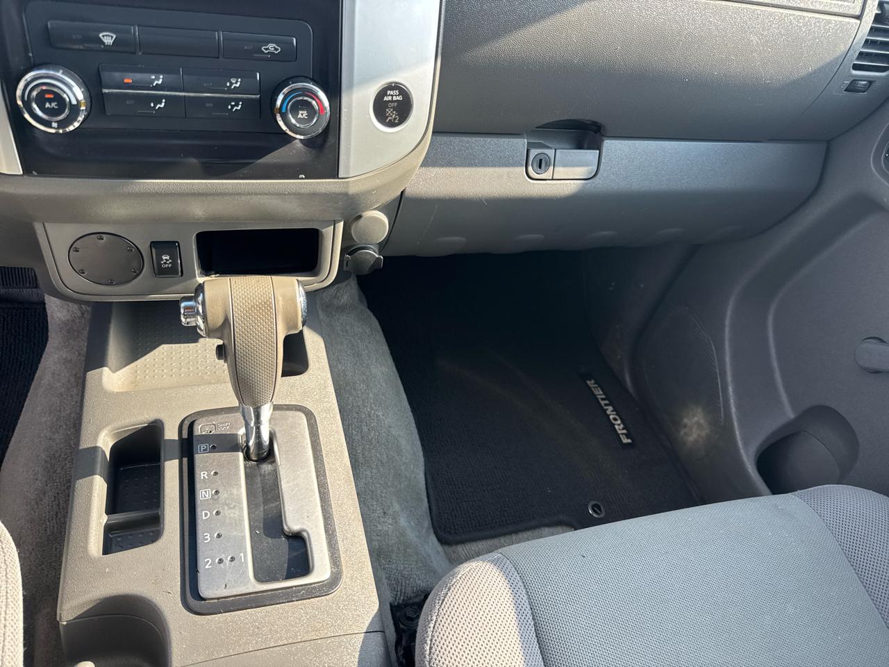 Nissan Frontier SV King Cab I4 5MT 2WD 2015